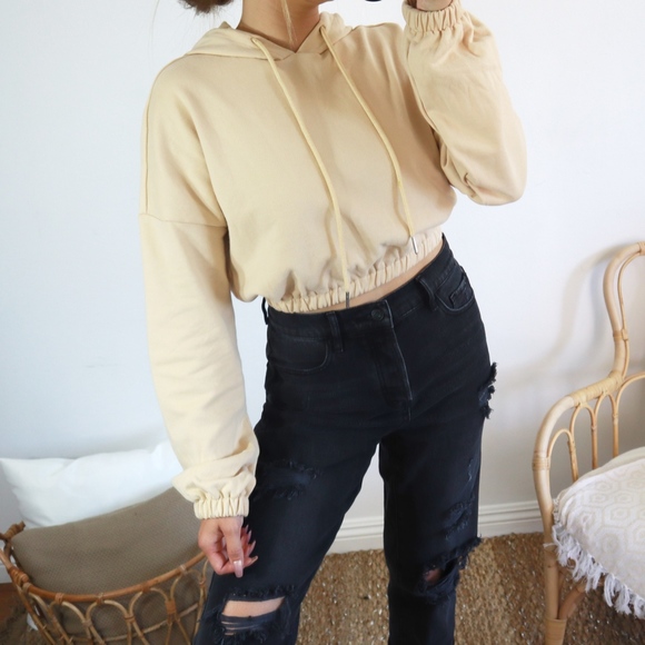 Cropped drawstring hoodie - Picture 2 of 3